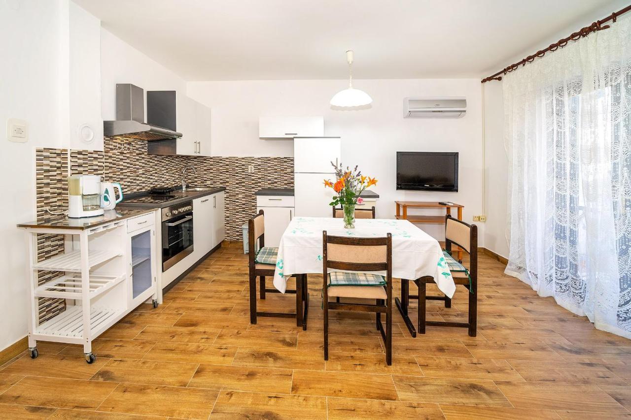 Apartments Jurina Krk Town Zewnętrze zdjęcie