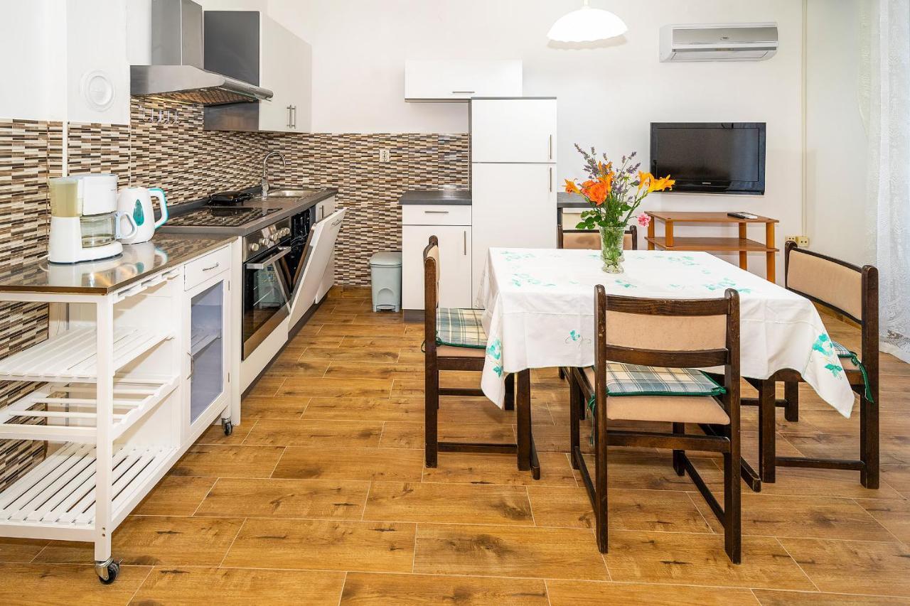 Apartments Jurina Krk Town Zewnętrze zdjęcie